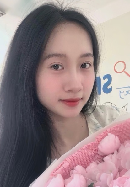 Lunie — live on ChatSpinCam, Vietnam